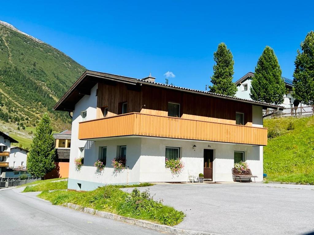 Chasetta Zum Sigrist Villa Galtuer Exterior photo